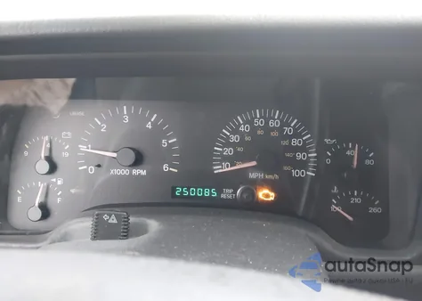 2000 Jeep Cherokee Sport z USA, uszkodzony, nr VIN 1J4FF48S2YL230794